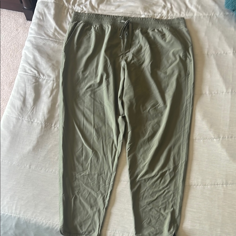 Women’s Gap Fit Olive Green Pants